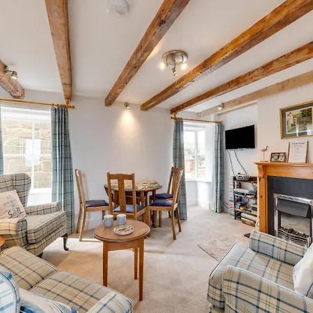Storm Cottage Robin Hood's Bay Exterior photo