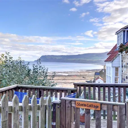 Storm Cottage Robin Hood's Bay Exterior photo