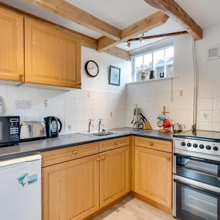 Storm Cottage Robin Hood's Bay Exterior photo